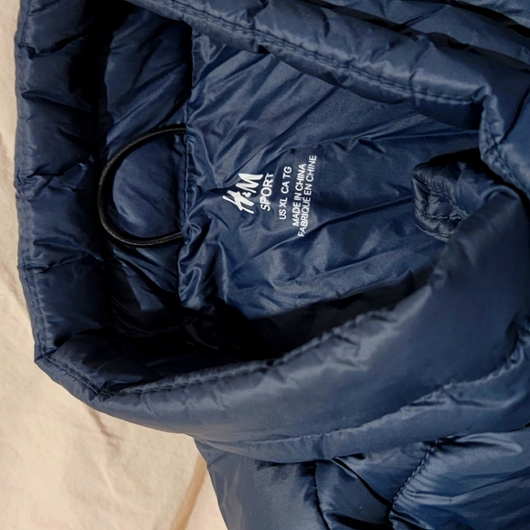 H&M puffy jacket, Large, Navy Blue - Picture 3 of 3